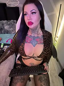 krysstal003 online show from February 17, 2025, 11:33 pm