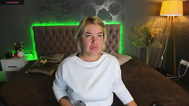 Snapshot of CurlyDreams chatting on October 11, 2025, 5:19 am CurlyDreams online show from October 11, 2025, 5:19 am