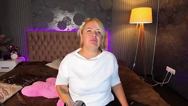 Snapshot of CurlyDreams chatting on September 20, 2025, 5:34 am CurlyDreams online show from September 20, 2025, 5:34 am