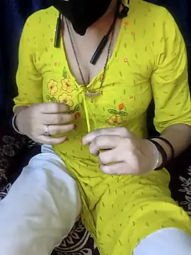 kaveerpooja947 online show from October 30, 2025, 4:37 pm