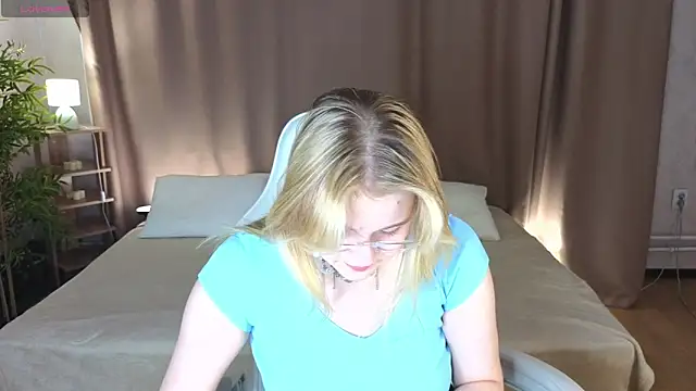 Snapshot of Colleen_Blake chatting on April 27, 2026, 5:00 pm Colleen Blake online show from April 27, 2026, 5:00 pm