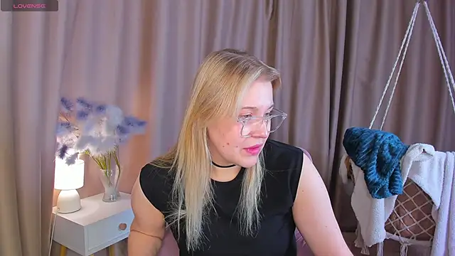 Snapshot of Colleen_Blake chatting on May 6, 2026, 5:06 pm Colleen Blake online show from May 6, 2026, 5:06 pm