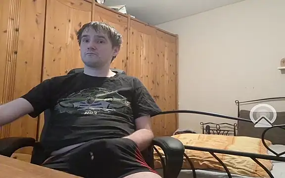 Snapshot of Loveme1902 chatting on March 14, 2025, 10:39 am Loveme1902 online show from March 14, 2025, 10:39 am