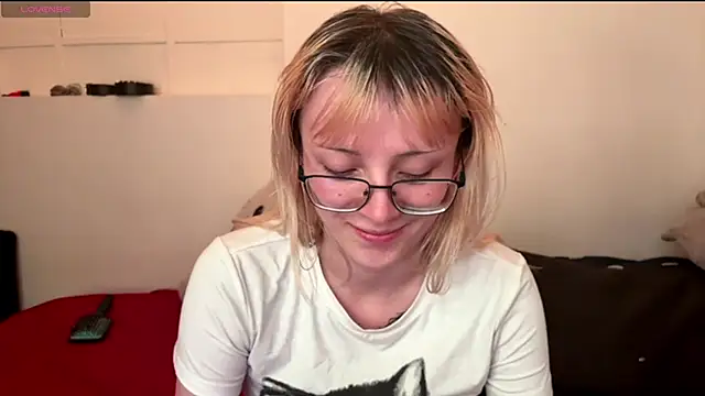 Snapshot of Cloe_five chatting on November 28, 2025, 12:11 am Cloe five online show from November 28, 2025, 12:11 am