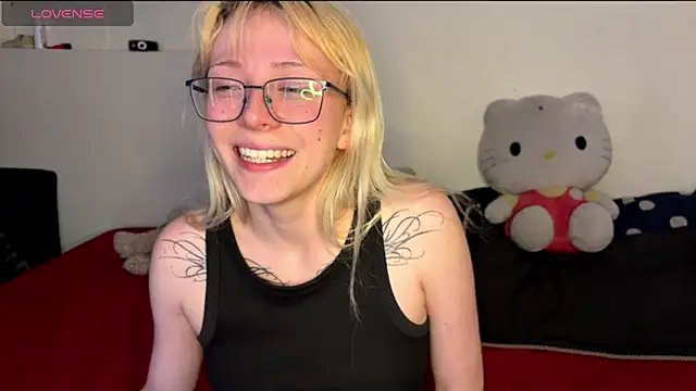 Snapshot of Cloe_five chatting on November 5, 2025, 11:19 pm Cloe five online show from November 5, 2025, 11:19 pm