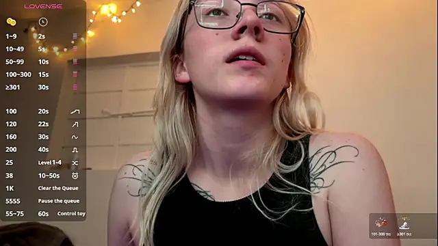 Snapshot of Cloe_five chatting on October 22, 2025, 1:38 am Cloe five online show from October 22, 2025, 1:38 am