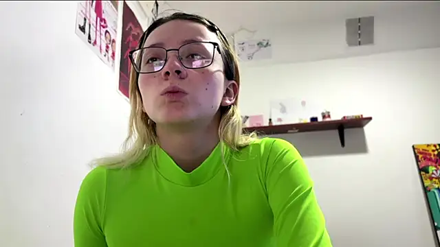 Snapshot of Cloe_five chatting on February 4, 2026, 3:29 pm Cloe five online show from February 4, 2026, 3:29 pm