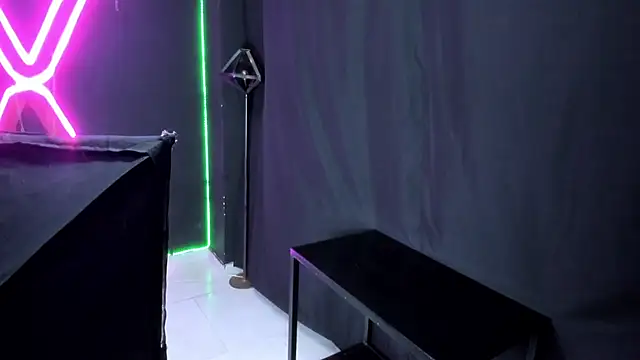 Snapshot of Cloe_five chatting on February 19, 2025, 5:49 pm Cloe five online show from February 19, 2025, 5:49 pm