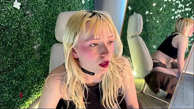 Snapshot of Cloe_five chatting on September 13, 2025, 2:50 pm Cloe five online show from September 13, 2025, 2:50 pm