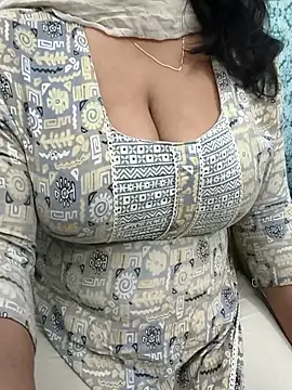 Snapshot of Anamika_Kapoor chatting on December 17, 2025, 11:43 pm Anamika Kapoor online show from December 17, 2025, 11:43 pm