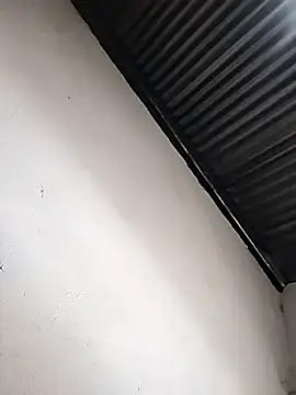 hugecrksam online show from March 28, 2026, 3:24 pm