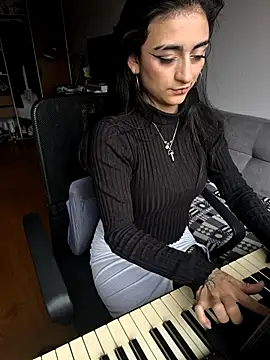 Snapshot of Lila_Desiree chatting on November 13, 2025, 4:00 pm Lila Desiree online show from November 13, 2025, 4:00 pm