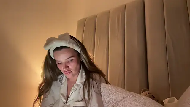 maisiesmithx online show from April 15, 2026, 11:05 pm