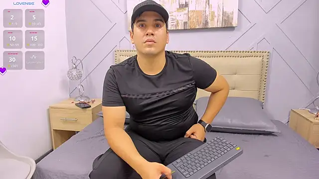 Snapshot of Vale_n_Matt chatting on September 10, 2025, 4:00 am Vale n Matt online show from September 10, 2025, 4:00 am