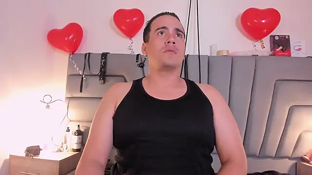 Snapshot of Vale_n_Matt chatting on November 16, 2025, 3:50 pm Vale n Matt online show from November 16, 2025, 3:50 pm