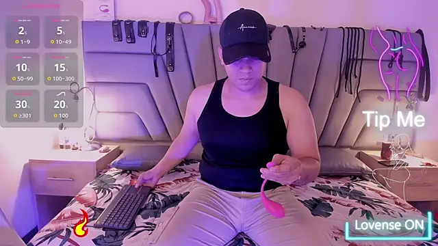 Snapshot of Vale_n_Matt chatting on October 4, 2025, 3:41 am Vale n Matt online show from October 4, 2025, 3:41 am