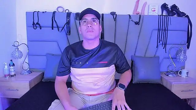 Snapshot of Vale_n_Matt chatting on October 3, 2025, 3:30 am Vale n Matt online show from October 3, 2025, 3:30 am