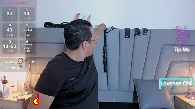 Snapshot of Vale_n_Matt chatting on October 7, 2025, 3:40 am Vale n Matt online show from October 7, 2025, 3:40 am