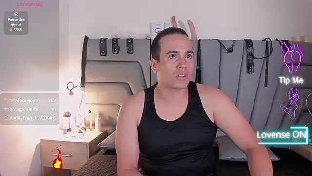 Snapshot of Vale_n_Matt chatting on October 9, 2025, 3:18 am Vale n Matt online show from October 9, 2025, 3:18 am