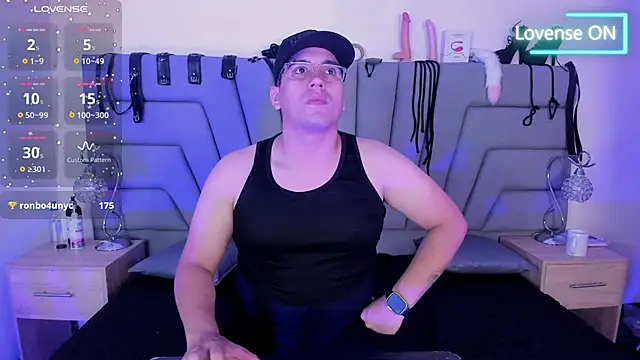 Snapshot of Vale_n_Matt chatting on October 1, 2025, 3:22 am Vale n Matt online show from October 1, 2025, 3:22 am