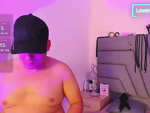 Snapshot of Vale_n_Matt chatting on September 28, 2025, 3:35 am Vale n Matt online show from September 28, 2025, 3:35 am