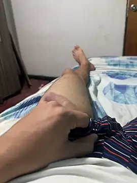 Snapshot of Erick-90 chatting on December 5, 2025, 8:13 am Erick-90 online show from December 5, 2025, 8:13 am