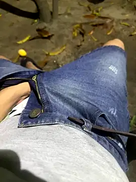 Snapshot of Erick-90 chatting on December 2, 2025, 6:59 am Erick-90 online show from December 2, 2025, 6:59 am