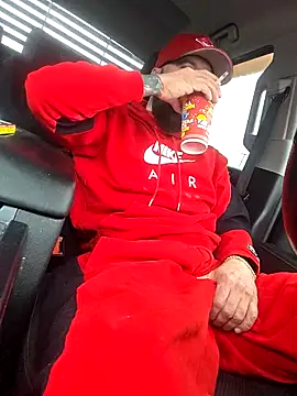 Snapshot of Beardedtattood chatting on March 11, 2026, 12:32 pm Beardedtattood online show from March 11, 2026, 12:32 pm