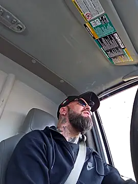 Snapshot of Beardedtattood chatting on March 25, 2026, 5:34 pm Beardedtattood online show from March 25, 2026, 5:34 pm