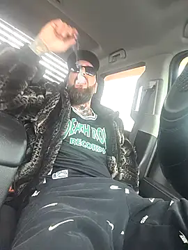 Snapshot of Beardedtattood chatting on March 19, 2026, 12:27 pm Beardedtattood online show from March 19, 2026, 12:27 pm