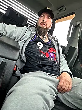 Snapshot of Beardedtattood chatting on April 7, 2026, 1:46 pm Beardedtattood online show from April 7, 2026, 1:46 pm