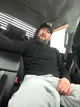 Snapshot of Beardedtattood chatting on March 7, 2026, 12:32 pm Beardedtattood online show from March 7, 2026, 12:32 pm