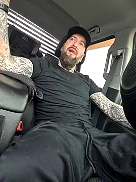 Snapshot of Beardedtattood chatting on March 20, 2026, 1:56 pm Beardedtattood online show from March 20, 2026, 1:56 pm