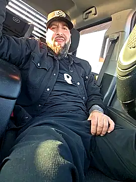 Snapshot of Beardedtattood chatting on April 3, 2026, 12:22 pm Beardedtattood online show from April 3, 2026, 12:22 pm