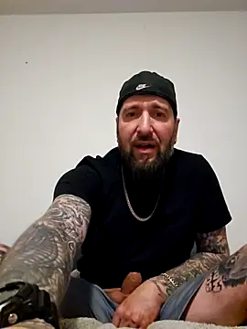 Snapshot of Beardedtattood chatting on March 28, 2026, 4:46 am Beardedtattood online show from March 28, 2026, 4:46 am