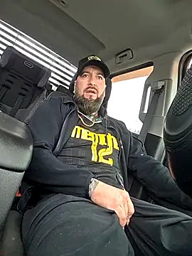 Snapshot of Beardedtattood chatting on April 1, 2026, 1:23 pm Beardedtattood online show from April 1, 2026, 1:23 pm