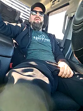 Snapshot of Beardedtattood chatting on March 24, 2026, 1:33 pm Beardedtattood online show from March 24, 2026, 1:33 pm