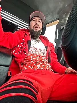 Snapshot of Beardedtattood chatting on April 4, 2026, 12:34 pm Beardedtattood online show from April 4, 2026, 12:34 pm