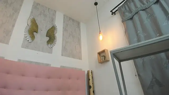 zhamira 21 online show from December 4, 2025, 8:08 pm