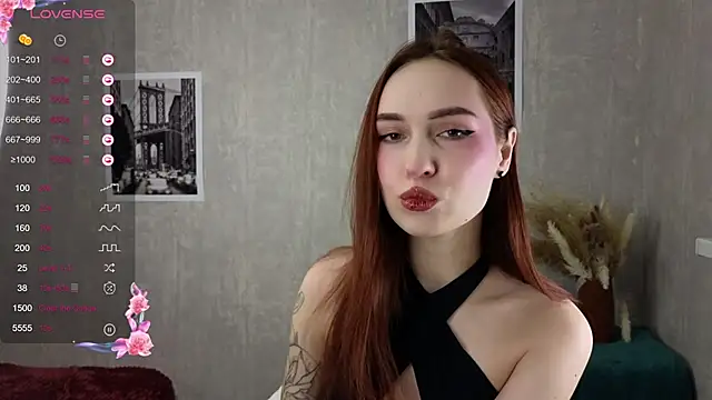 Snapshot of Emily_Klein_ chatting on December 5, 2024, 7:10 am Emily Klein online show from December 5, 2024, 7:10 am