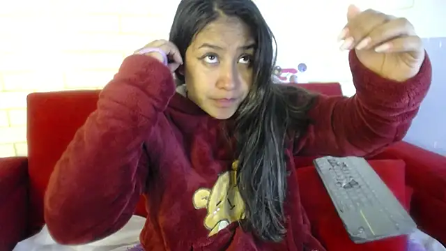 ricura mily online show from December 3, 2025, 7:08 am