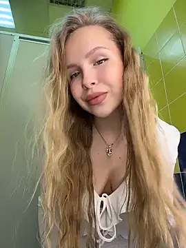 mur girl online show from March 12, 2026, 12:53 pm