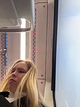 mur girl online show from October 30, 2025, 1:42 pm