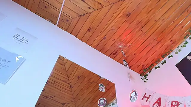 Naia x online show from October 23, 2025, 8:18 pm