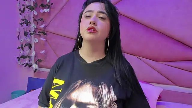 Snapshot of Victoria_Rossy chatting on October 6, 2025, 7:36 pm Victoria Rossy online show from October 6, 2025, 7:36 pm