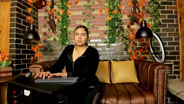 lunula angels online show from December 30, 2024, 4:53 am