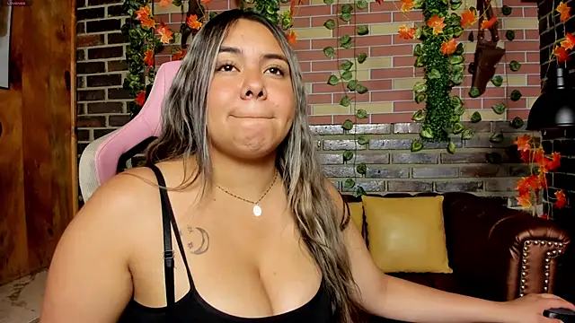 lunula angels online show from January 8, 2025, 3:51 am