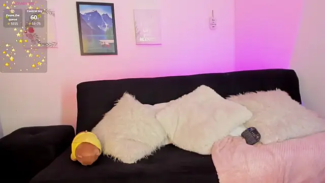 Snapshot of Nyx__Blackwood chatting on October 14, 2025, 11:36 pm Nyx Blackwood online show from October 14, 2025, 11:36 pm