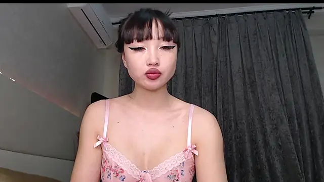 Snapshot of MiaRie chatting on May 18, 2026, 4:51 am MiaRie online show from May 18, 2026, 4:51 am