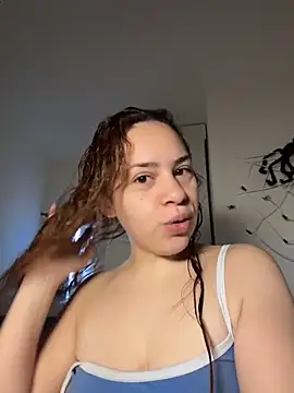 Snapshot of AgnesCampp chatting on November 13, 2025, 5:50 pm AgnesCampp online show from November 13, 2025, 5:50 pm